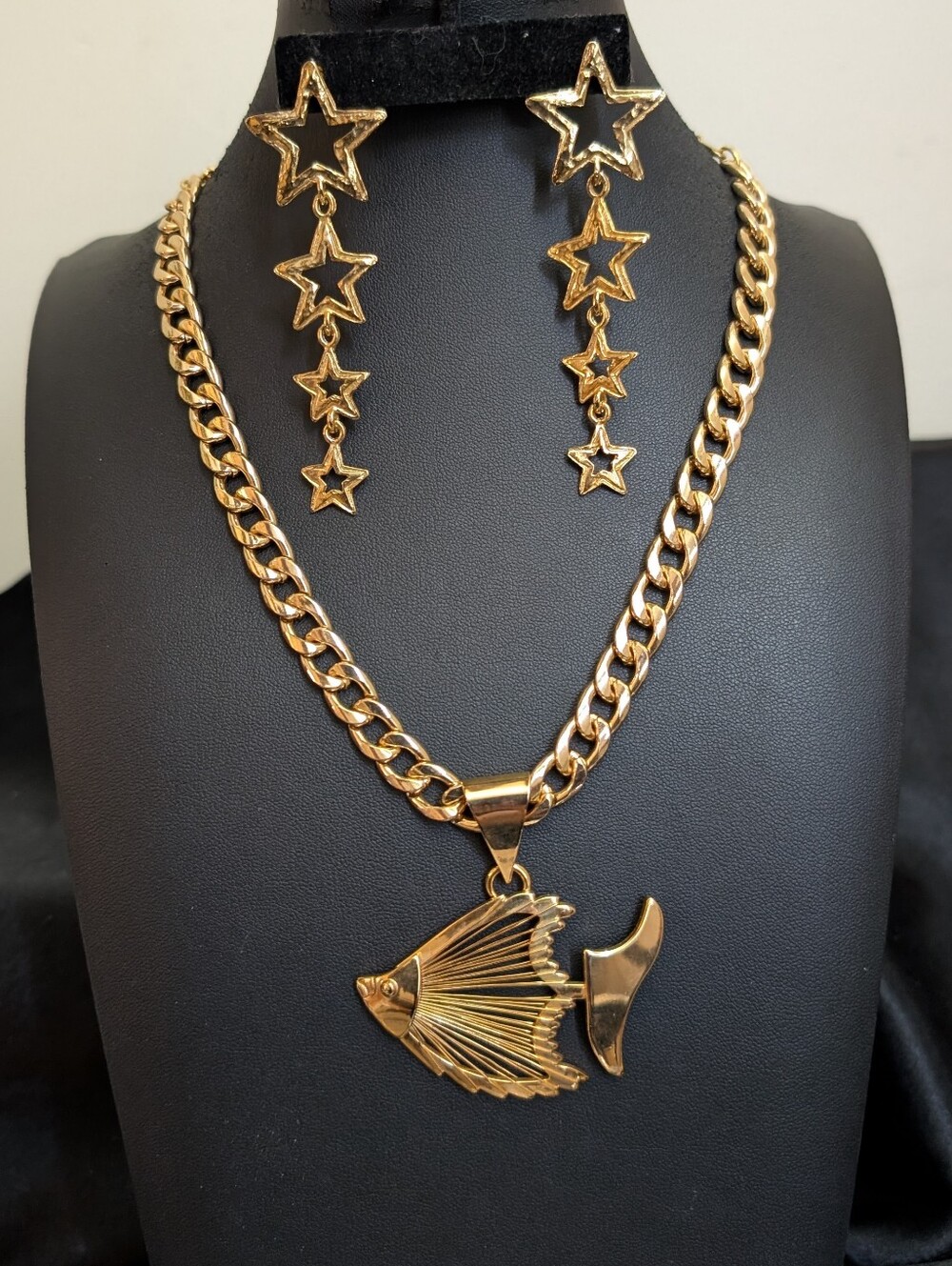 80s Bright Gold Fish Pendant Chain Necklace with Star Drop Earrings - Gold